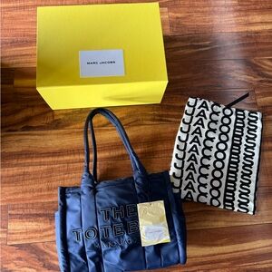 Marc Jacobs THE PUFFY NYLON MEDIUM TOTE BAG